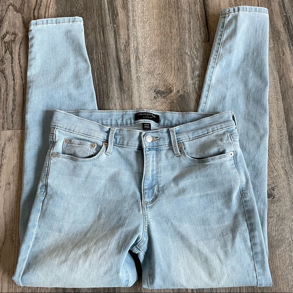 Banana Republic Factory Sculpt Skinny, Mid Rise, light wash, size 27/4